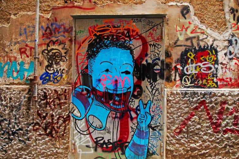 Grafitis en el centro histórico de Nápoles