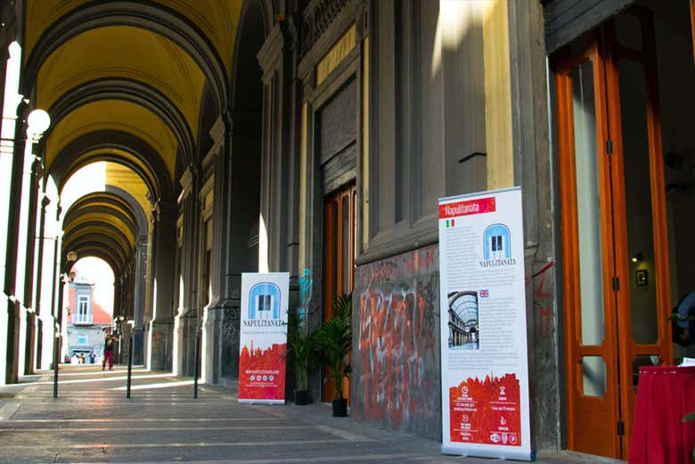 Exterior del teatro Napulitanata