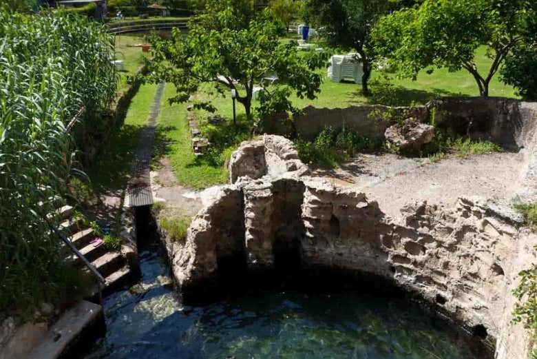 Una de las piscinas termales del complejo