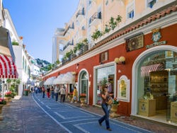Calle de tiendas en Capri