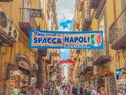 Bienvenida a Spaccanapoli
