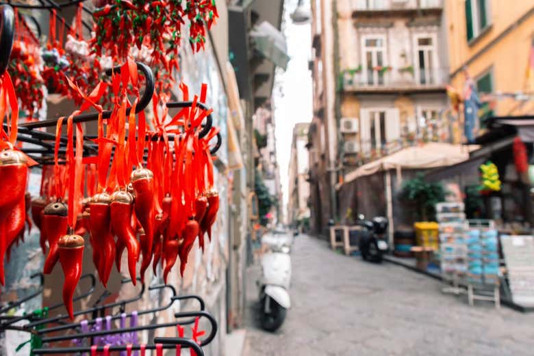 Una venta de cornicellos, amuletos napolitanos